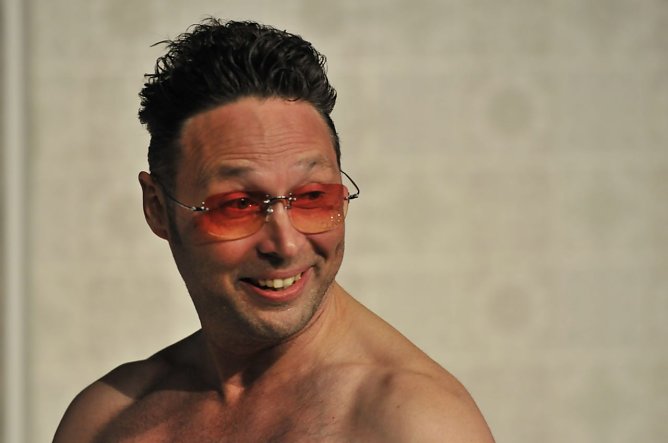 Aufgrund der gro&szlig;en Nachfrage gibt es eine zus&auml;tzliche Theatervorstellung der Inszenierung Allein in der Sauna (Foto: Andreas Bank)