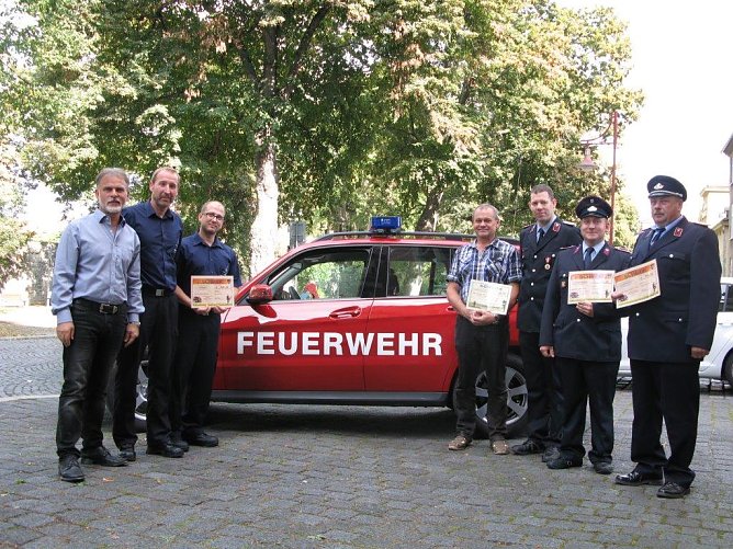 Landrat Harald Zanker verteilte 1150 Euro an die Freiwilligen Feuerwehren des Kreises (Foto: Pressestelle Landratsamt Unstrut-Hainich-Kreis)