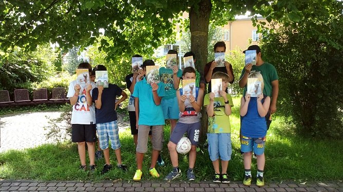 P&uuml;nktlich zum Beginn des neuen Schuljahres trafen hier 69 Hausaufgabenhefte ein, gespendet vom Team des Gesch&auml;fts (K)&ouml;stlich am unteren Steinweg.  (Foto: Pressestelle Stadt M&uuml;hlhausen)