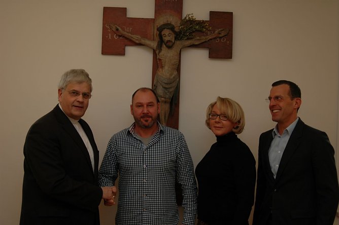 Spendenübergabe (Foto: Thomas Müller, Charitas) Spendenübergabe (Foto: Thomas Müller, Charitas)