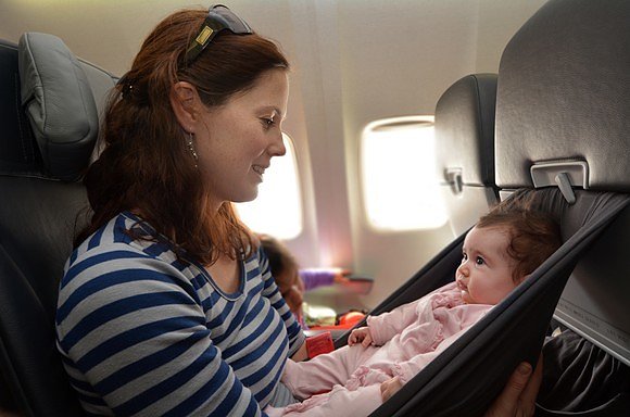 Flugrecht-Urteil: Auch Babys unter 2 Jahren k&ouml;nnen Anspruch auf volle Entsch&auml;digung bei Flugversp&auml;tungen haben.  (Foto: Rafael Benari, 123rf.com)