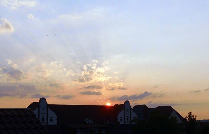 Sonnenuntergang gestern in Nordhausen (Foto: Bernd Thielbeer)