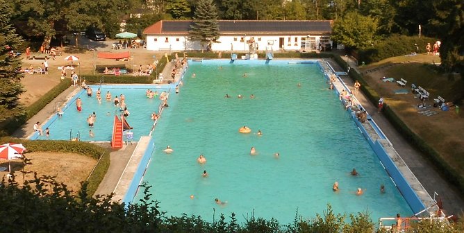 Waldbad Ilfeld mit Bahnanschluss (Foto: Bernd Thielbeer)
