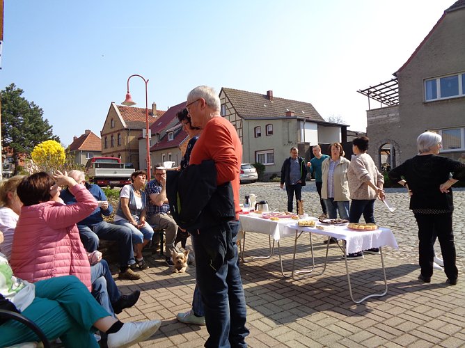 Größtes Osterei Thüringens steht wieder in Etzleben (Foto: Peter Keßler) Größtes Osterei Thüringens steht wieder in Etzleben (Foto: Peter Keßler)