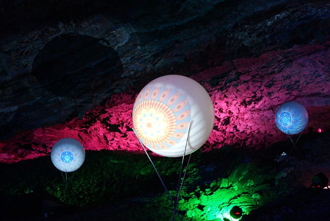 World of Lights - Lichterwelten (Foto: Barbarossahöhle) World of Lights - Lichterwelten (Foto: Barbarossahöhle)