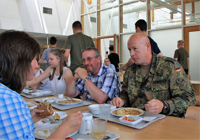 M&ouml;gliche Berufe bei der Bundeswehr vorgestellt (Foto: Bw Tobias Bachmann)