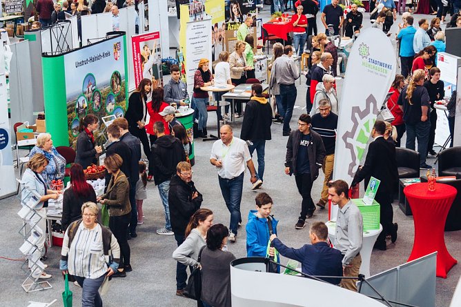 In der Zeit von 10.00 Uhr bis 15.00 Uhr besuchten ca. 1.000 Interessierte die erste Fachkr&auml;ftemesse des Landkreises in M&uuml;hlhausen. (Foto: Matth&auml;us Bartholom&auml;us)
