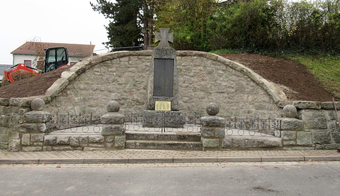 Gefallenenedenkmal (Foto: Karl-Heinz Wehenkel &copy; Stadtverwaltung M&uuml;hlhausen)