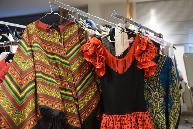 &Uuml;ber 1.000 Kost&uuml;me umfasst der Fundus der st&auml;dtischen Schneiderstube. Auch Privatpersonen k&ouml;nnen die Verkleidungen und Gew&auml;nder ausleihen. (Foto: Stadtverwaltung Bad Langensalza)