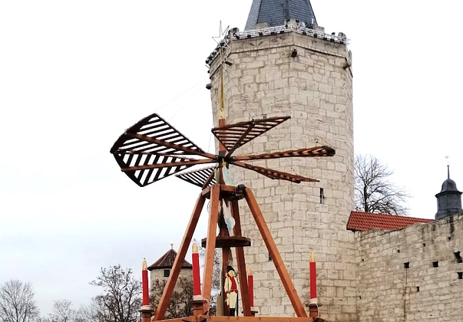 Rabenturm erstrahlt als Kerze  (Foto: Stadtverwaltung Nordhausen)