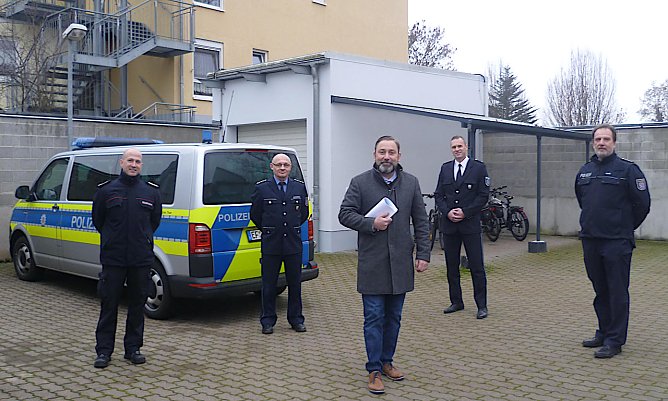 v. l.n.r.: Stadtbrandmeister Dierbach, EPHK Theuerkauf, B&uuml;rgermeister Matthias Reinz, PR  R&ouml;diger, PHK Tobien (Foto: PI UH)