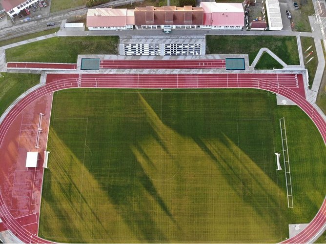 Das frisch sanierte Stadion der Freundschaft in Bad Langensalza (Foto: Drohnen-Foto: Julian Sch&ouml;neberg)