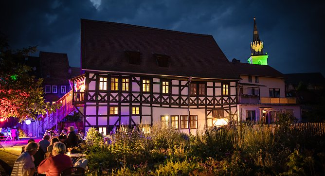 Nachtstimmung am Apothekermuseum (Foto: Kur und Tourismus Bad Langensalza)