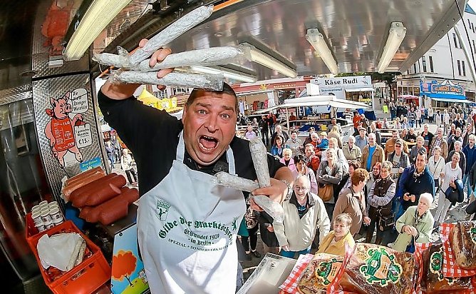 Der Wurst Achim in seinem Element (Foto: Event und Werbeagentur Jobo) Der Wurst Achim in seinem Element (Foto: Event und Werbeagentur Jobo)