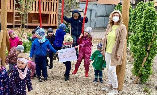 Spende an den F&ouml;rderverein des evangelischen Kindergartens Elisabeth von Th&uuml;ringen in M&uuml;hlhausen am 17.05.2021 (Foto: C.Eger)