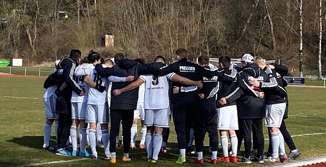 Eine verschworene Einheit vor dem Spiel: Das Preußen-Team (Foto: B.Harbauer) Eine verschworene Einheit vor dem Spiel: Das Preußen-Team (Foto: B.Harbauer)