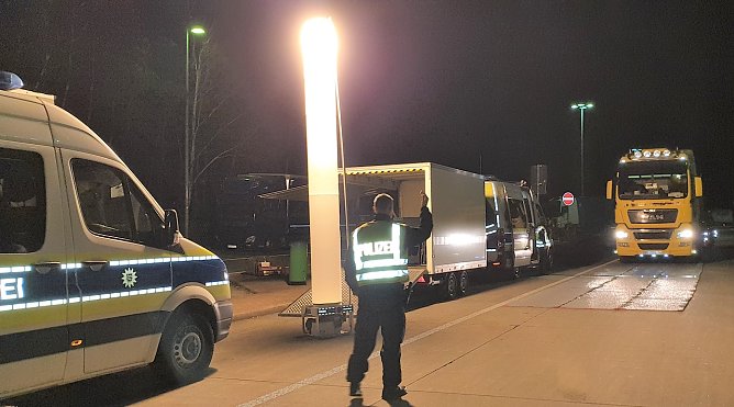 Kontrollen auf der A9 letzte Nacht (Foto: Autobahnpolizei)