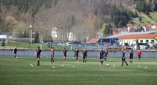 Bei der Erw&auml;rmung vor dem Spiel herrschte noch Hoffnung auf den achten Sieg in Folge (Foto: M.Fromm)