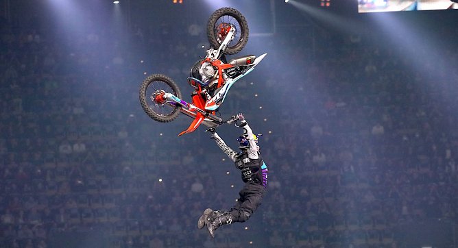 Luc Ackermann triumphiert in M&uuml;nchen (Foto: NIGHT of the JUMPs)