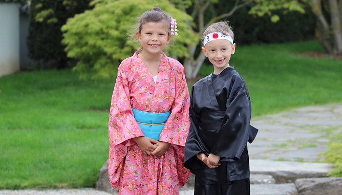 Kirschblütenprinzessin Sakura Leyenna und ihr Samurai Marvin (Foto: Eva Maria Wiegand) Kirschblütenprinzessin Sakura Leyenna und ihr Samurai Marvin (Foto: Eva Maria Wiegand)