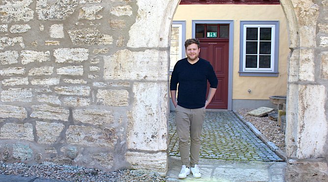 Stefan Schuchardt bringt jungen Schwung in alte Gem&auml;uer (Foto: oas)