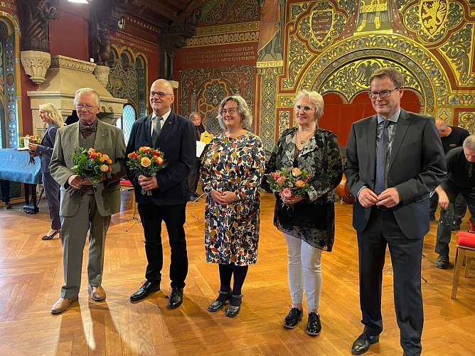 Christian Fliegner, Elisabeth Kunz, Peter Goericke und Frank Noethlich wurden mit der "Th&uuml;ringer Rose" ausgezeichnet (Foto: Stadtverwaltung M&uuml;hlhausen)