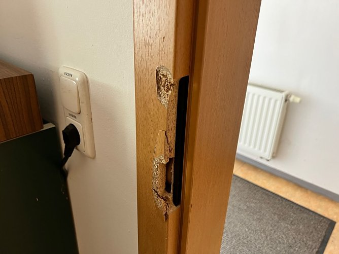 Einbruch bei der Feuerwache Obermehler (Foto: S. Dietzel/Feuerwehr Obermehler) Einbruch bei der Feuerwache Obermehler (Foto: S. Dietzel/Feuerwehr Obermehler)