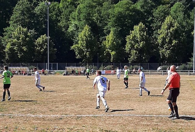 Abenteuerliche Platzverh&auml;ltnisse erwarteten die Spieler gestern in Suhl (Foto: B.Harbauer)