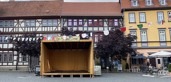 Des Herolds Tenne steht schon bereit (Foto: oas) Des Herolds Tenne steht schon bereit (Foto: oas)