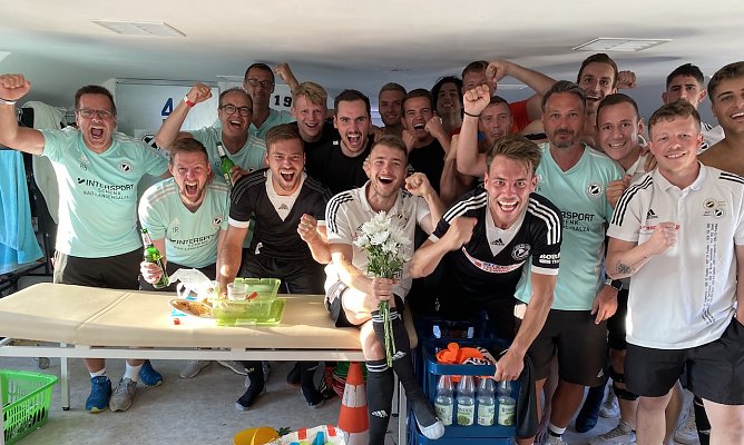 Kabinenjubel der Preußen nach dem schönen Erfolg (Foto: oas) Kabinenjubel der Preußen nach dem schönen Erfolg (Foto: oas)