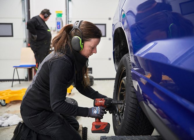 Reifenwechsel (Foto: ADAC/Marc Wittkowsk)