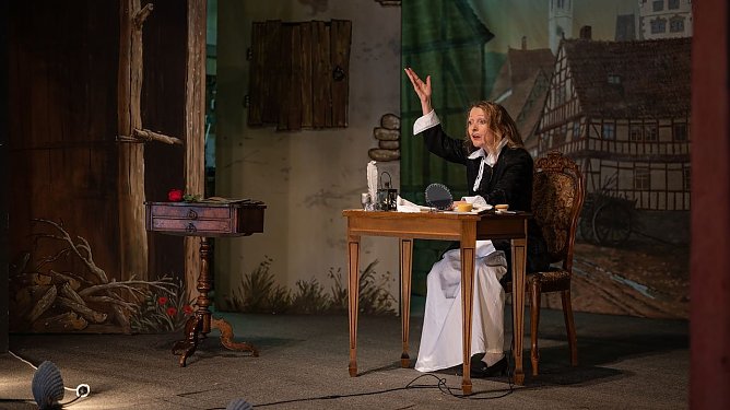 Cora Chilcott pr&auml;sentiert Shakespeare und seine Meisterwerke  (Foto: Michael Joch)