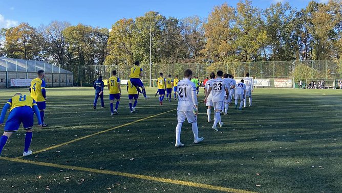 Dercv Einmarsch der Gladiatoren auf dem Kunstrasenplatz zu Eisenberg (Foto: FSV Preußen) Dercv Einmarsch der Gladiatoren auf dem Kunstrasenplatz zu Eisenberg (Foto: FSV Preußen)