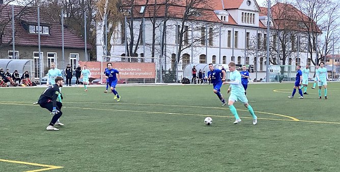 Der eingewechselte Lukas R&ouml;sener auf dem Weg zu seinem ersten Punktspieltor f&uuml;r die Preu&szlig;en (Foto: oas)
