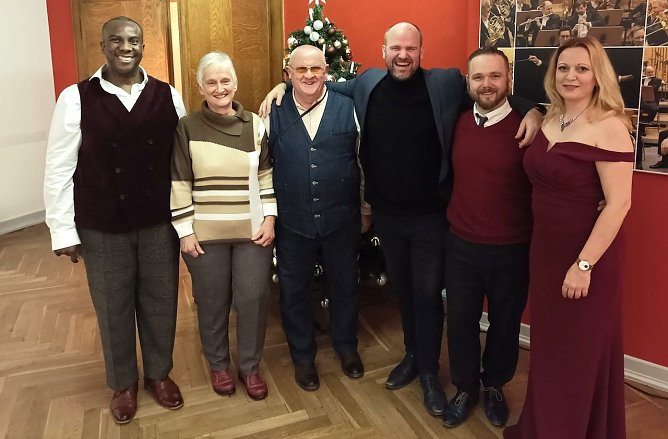 v.l. Marvin Scott, Frau Leipold, Herr Leipold, David Stanley Johnson, David Rossteutscher, Rosalina Genchev (Foto: Familie Leipold)