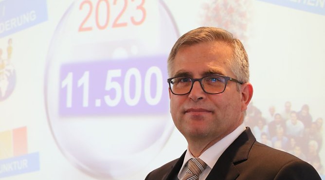 Agenturchef Karsten Frob&ouml;se hat f&uuml;r 2023 wieder in die Glaskugel geblickt (Foto: agl)
