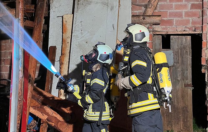Scheunenbrand in Obermehler (Foto: Feuerwehr Obermehler/Silvio Dietzel) Scheunenbrand in Obermehler (Foto: Feuerwehr Obermehler/Silvio Dietzel)