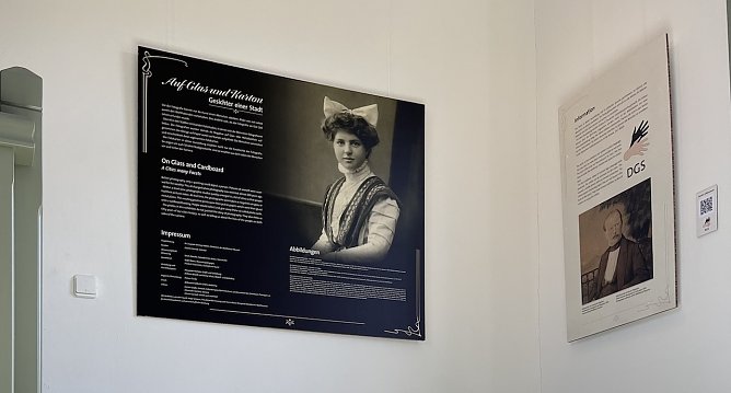 F&uuml;hrung durch die Fotoausstellung (Foto: M&uuml;hlh&auml;user Museen/S.Backhaus)