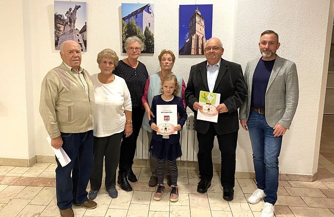 Preistr&auml;ger des diesj&auml;hrigen Blumenschmuck Wettbewerbs mit dem B&uuml;rgermeister im Kultur- und Kongresszentrum  (Foto: oas)