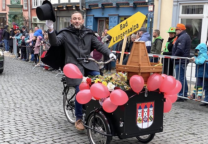 F&uuml;hrt weiterhin die Umz&uuml;ge an: der alte und neue B&uuml;rgermeister Matthias Reinz (Foto: uhz Archiv)