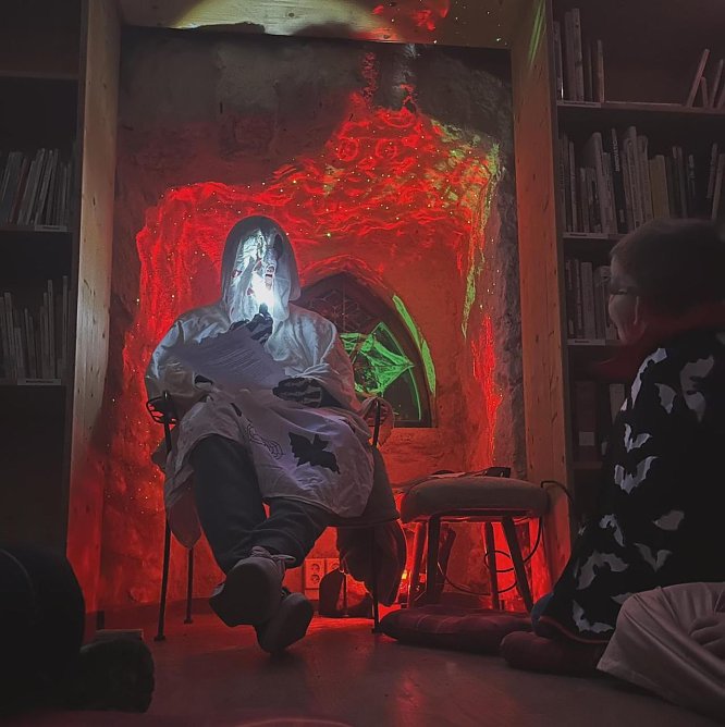 Spukgeschichten jagten den Besuchern kalte Schauer &uuml;ber den R&uuml;cken (Foto: J.Papke)