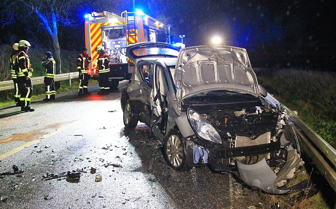 Schwerer Unfall auf der B247 im Eichsfeld (Foto: S.Dietzel) Schwerer Unfall auf der B247 im Eichsfeld (Foto: S.Dietzel)
