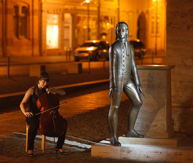 Musik am Bach-Denkmal in M&uuml;hlhausen (Foto: Stadt M&uuml;hlhausen)
