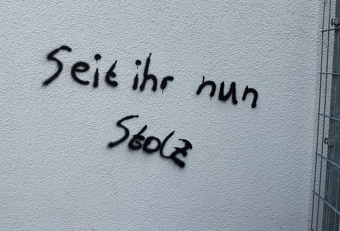 Schmiererei an der REWE-Kaufhalle (Foto: oas)