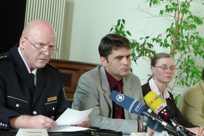 Uwe K&ouml;ppel und Komissar Becker (Foto: Angelo Glashagel)