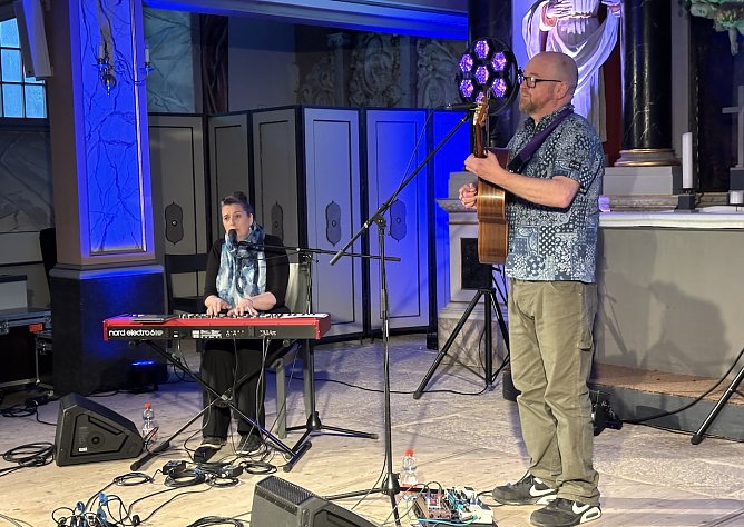 Rachel Walker und Aaron Jones gestern Abend in der Konzertkirche (Foto: oas) Rachel Walker und Aaron Jones gestern Abend in der Konzertkirche (Foto: oas)