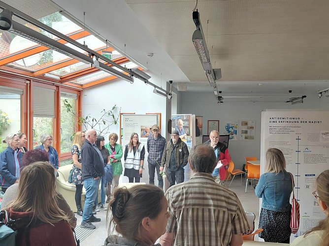 Er&ouml;ffnung der Ausstellung Zeitzeugen des Zweitzeugen e.V. in der Stadtbibliothek Bad Langensalza (Foto: Markus Fromm)