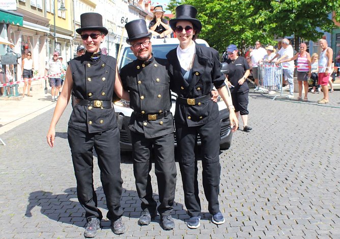 Die Glücksbringer von Bad Langensalza beim Brunnenfest 2025 (Foto: emw) Die Glücksbringer von Bad Langensalza beim Brunnenfest 2025 (Foto: emw)