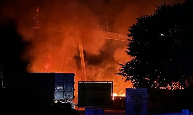 Brand in der Nacht (Foto: Polizei) Brand in der Nacht (Foto: Polizei)