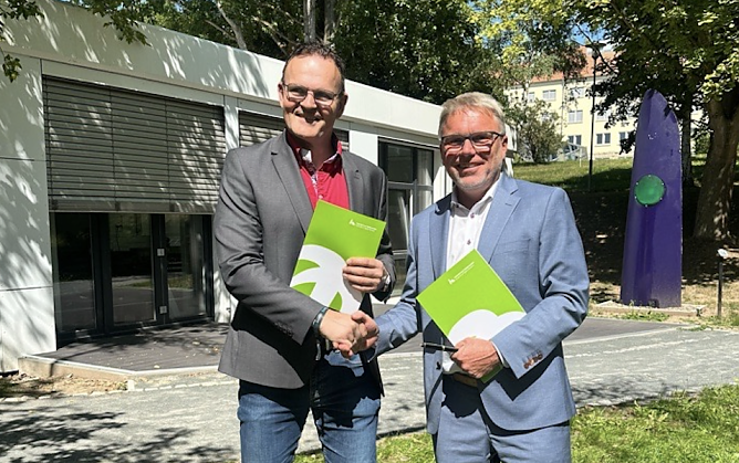 Vertreter der Hochschule Nordhausen und der Piller Blowers & Compressors GmbH bei der Unterzeichnung des Kooperationsvertrags � ein weiterer Schritt f&uuml;r praxisorientierte Lehre, Forschung und Fachkr&auml;ftesicherung (Foto: Thomas F&uuml;ldner)
